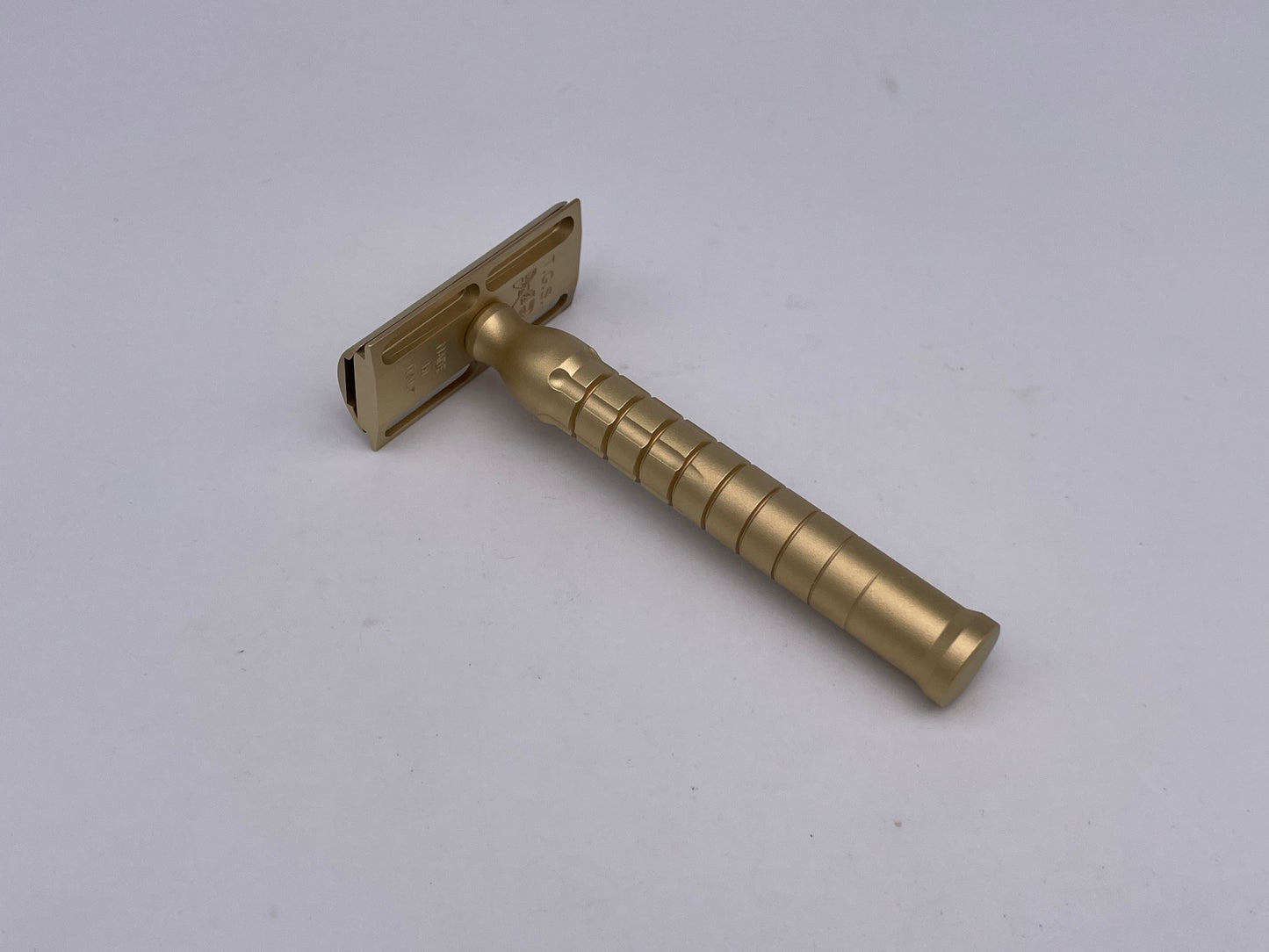 The Goodfellas’ smile safety razor Bayonetta-gold brass