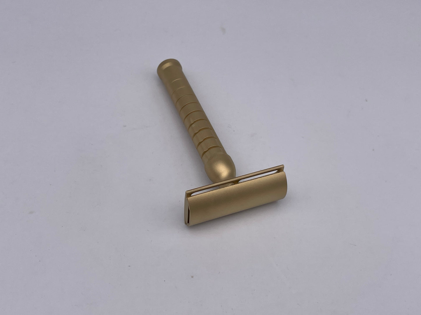 The Goodfellas’ smile safety razor Bayonetta-gold brass