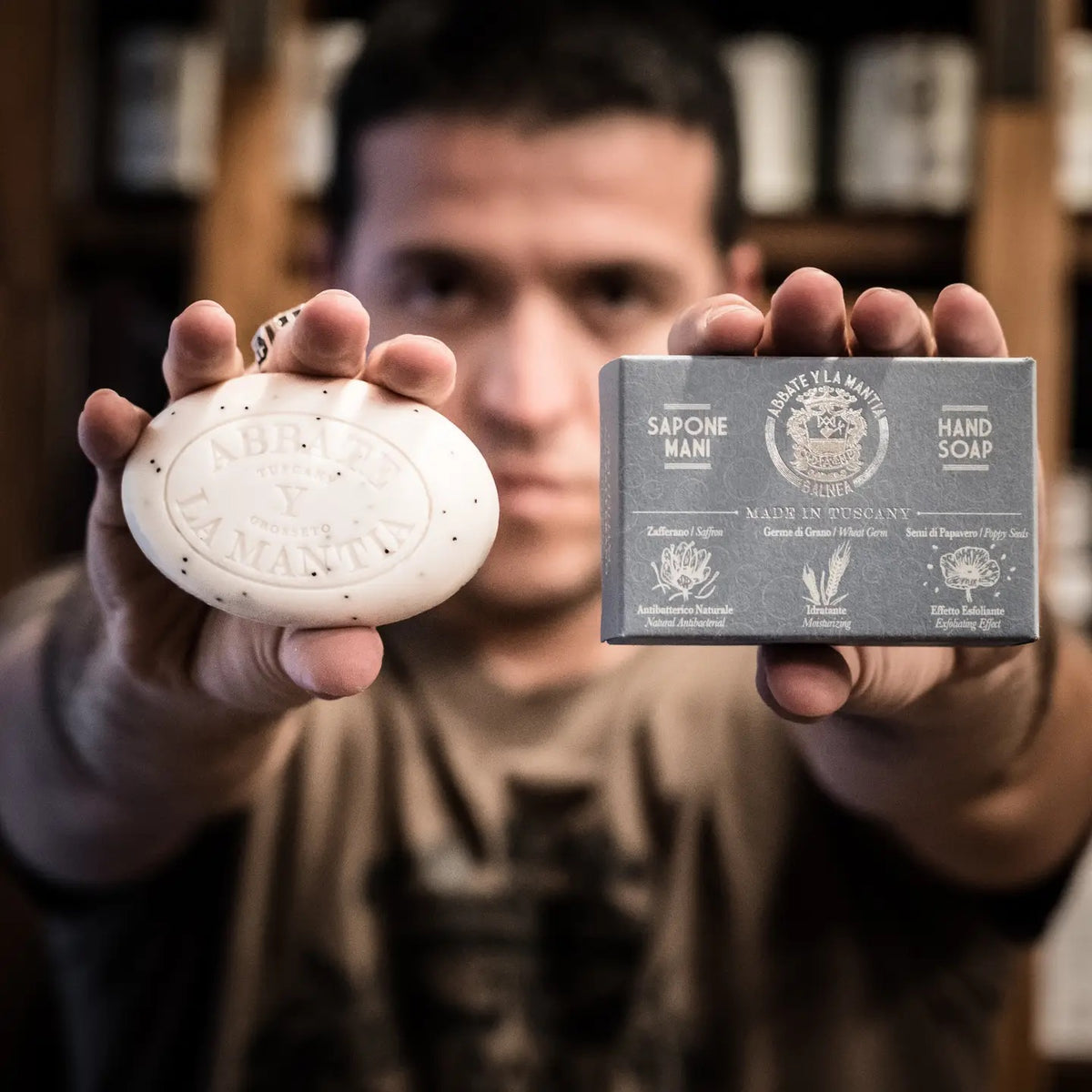 Abbate Y La Mantia Soap Saffron Wheat Germ and Poppy Seeds