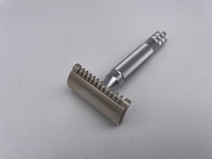 The Goodfellas' smile safety razor empero open comb