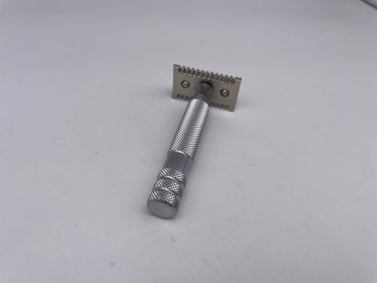 The Goodfellas' smile safety razor empero open comb