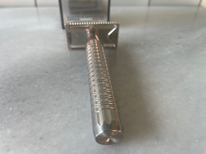 The Goodfellas’ Smile Lybra Stainless Steel Safety Razor