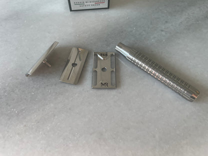 The Goodfellas’ Smile Lybra Stainless Steel Safety Razor