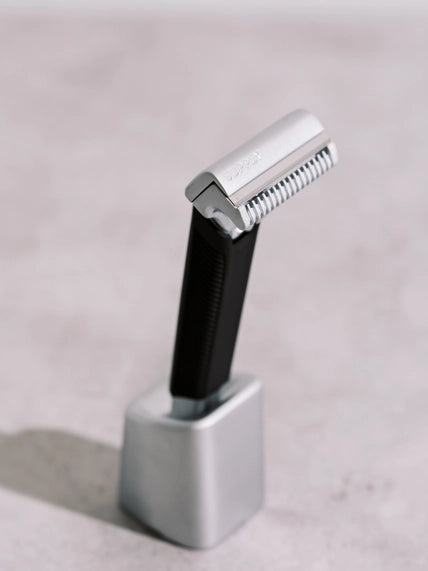 Supply The Single Edge Se In Black